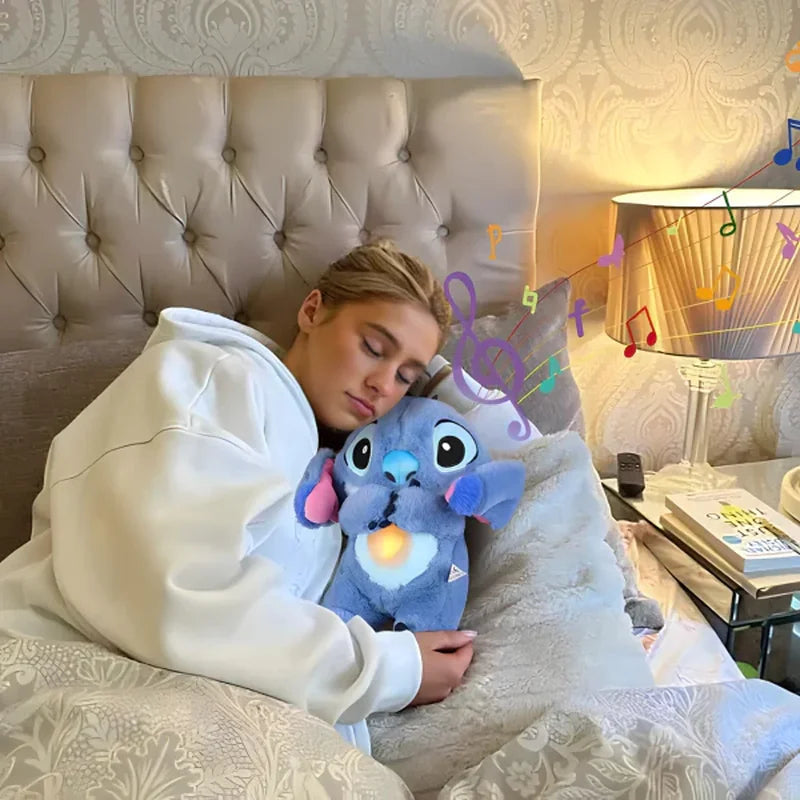 plišani stitch koji diše — detalj 1