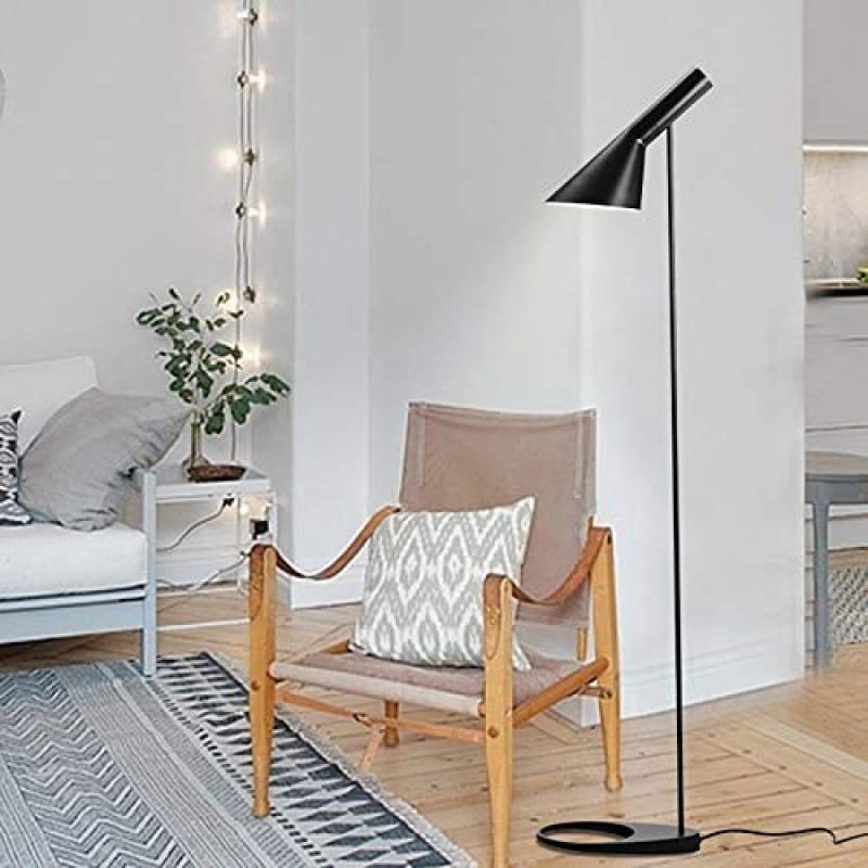 nagnuti konusni abažur podne lampe iz profila