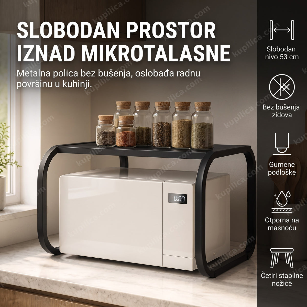 Crna metalna polica za mikrotalasnu sa začinima ispod u kuhinji