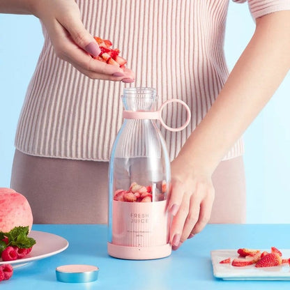 prenosivi mini blender za voće i povrće — detalj 6
