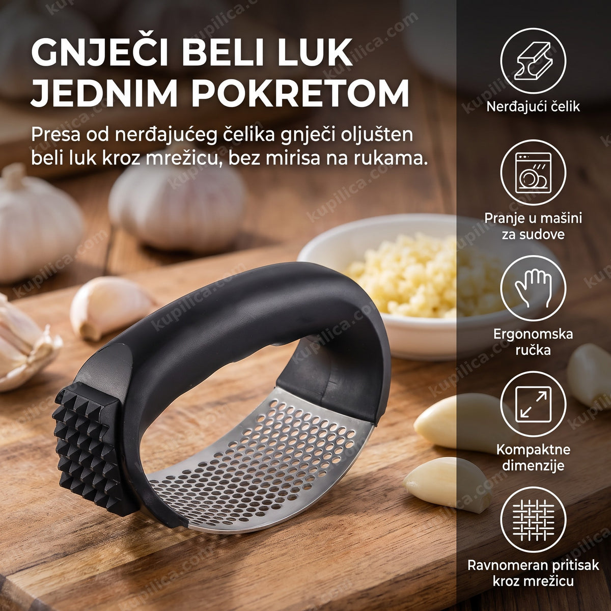 crna presa za beli luk sa mrežicom od nerđajućeg čelika na kuhinjskom stolu