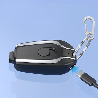 privezak punjač za telefon za android obešen na karabiner sa usb-c kablom
