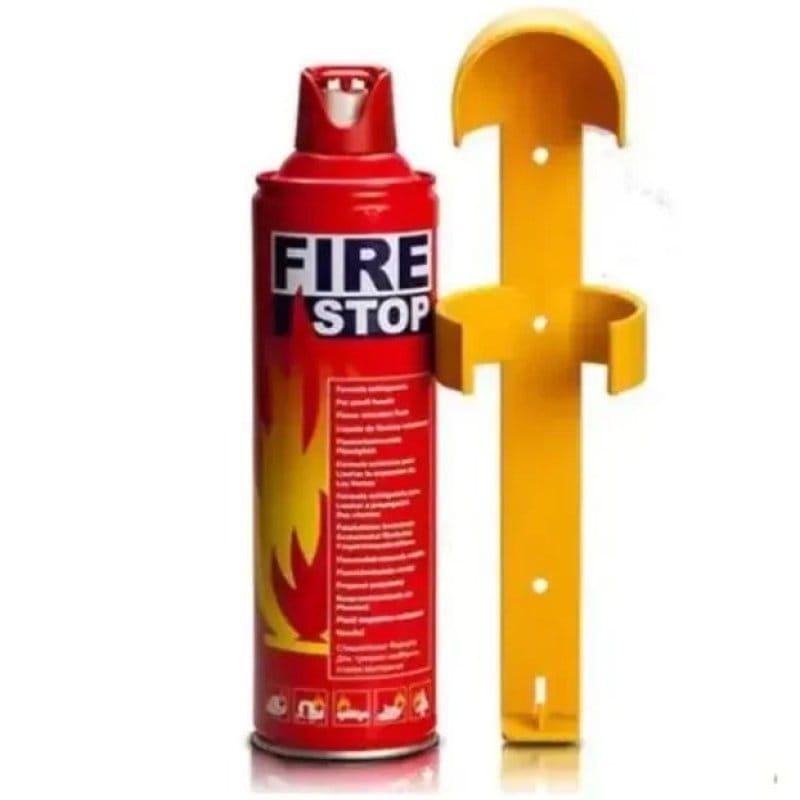 fire stop sprej i držač postavljeni u garaži pored alata