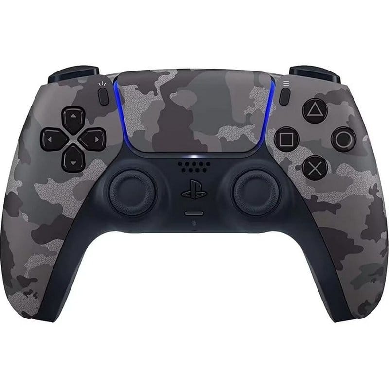 PS5 gamepad Camo dizajn iz prednjeg ugla sa plavim LED touchpadom