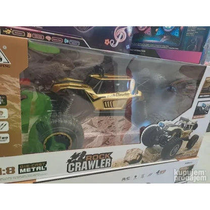 rc džip 1:8 4x4 u vožnji po travnatom terenu