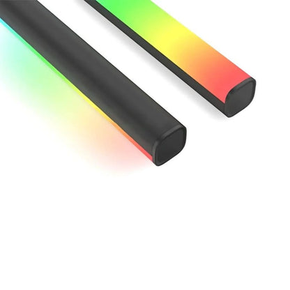 rgb bar iza televizora sa upaljenim ambijentalnim osvetljenjem