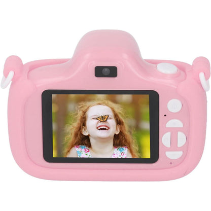 Dečja kamera u roze boji u dečjem dlanu