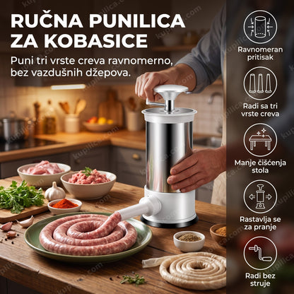 Ručna punilica za kobasice puni sveže kobasice na kuhinjskom stolu