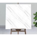 Komplet ploča 60x60 cm složenih jedna uz drugu na zidu