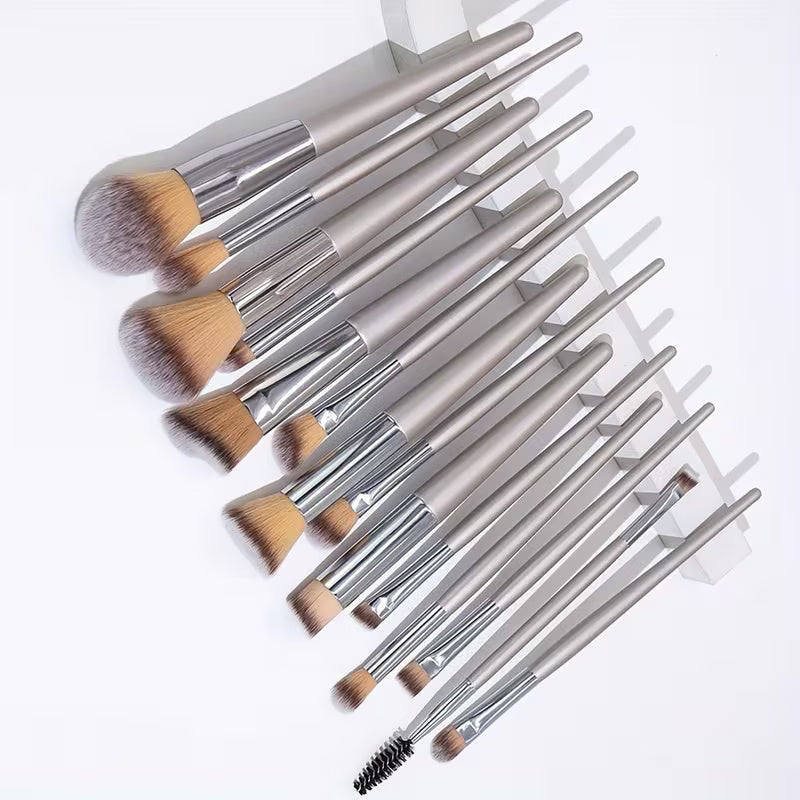 set od 14 četkica za šminkanje — detalj 3