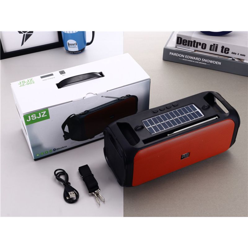 solarni bluetooth zvučnik — detalj 1