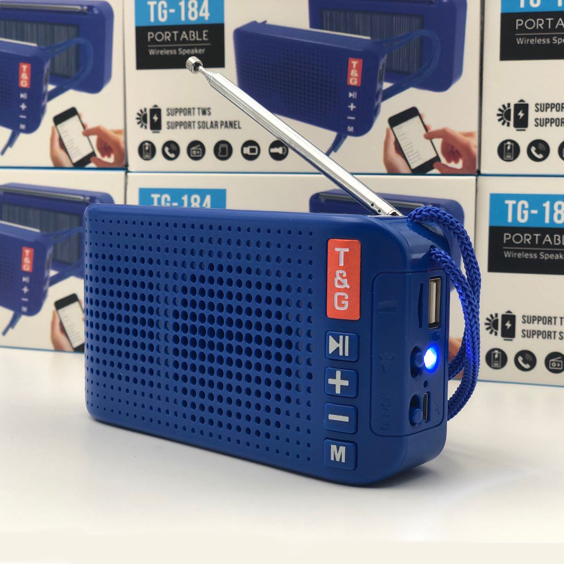detalj solarnog panela i ugrađene lampe na bluetooth zvučniku TG-184