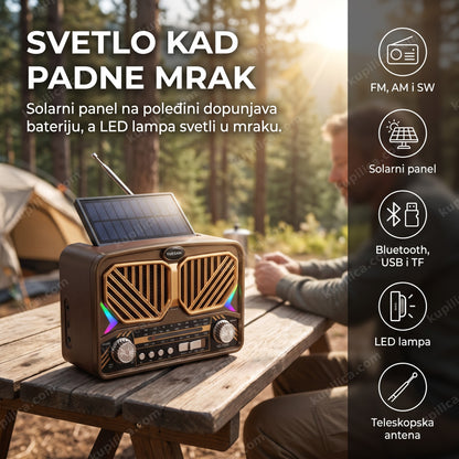 Retro solarni radio YG-7091 na kamp stolu sa podignutim solarnim panelom