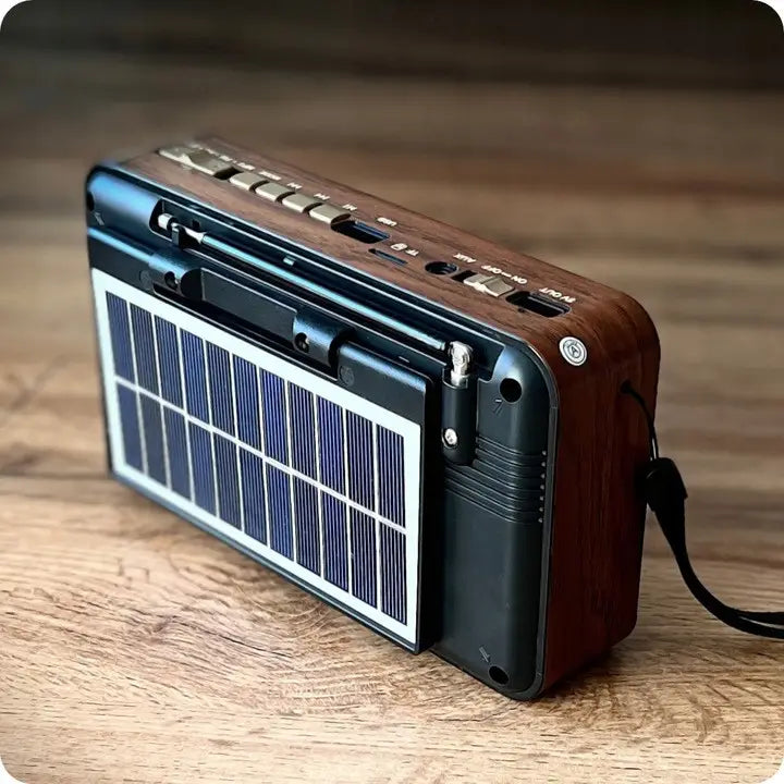 poleđina radija MK-193BT sa solarnim panelom, teleskopskom antenom i ulazima za USB, microSD i AUX