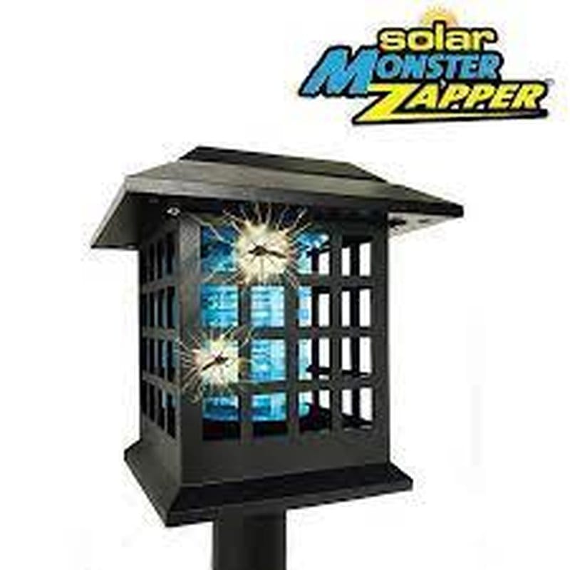 lampa sa natpisom solar monster zapper i varnicama uhvaćenih insekata