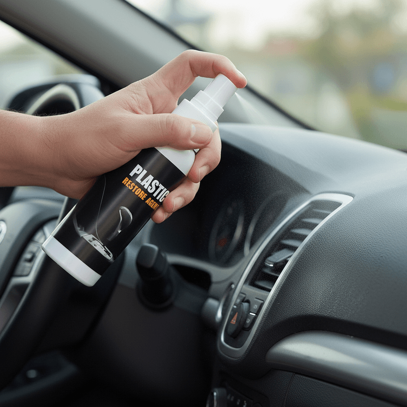 ruka prska sprej za obnavljanje plastike po tabli automobila