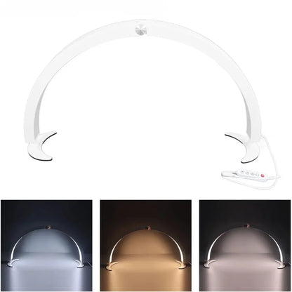 polumesečasta LED lampa iznad manikir stola u radu