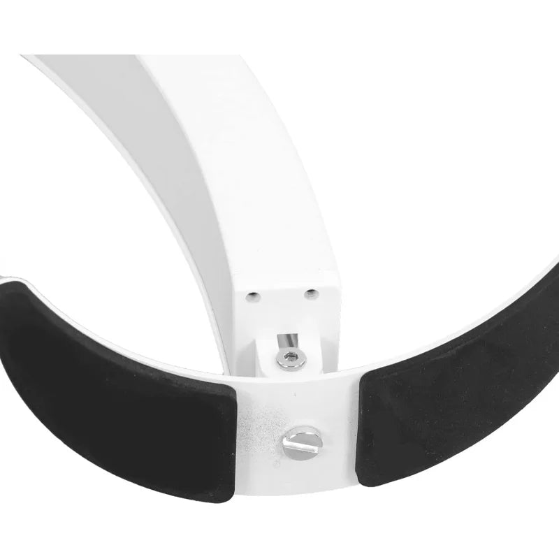LED lampa polumesec upaljena u toplom tonu svetla