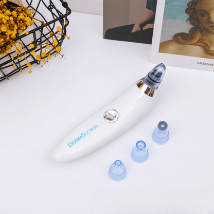 beli DermaSuction uređaj sa tri plava nastavka na stolu