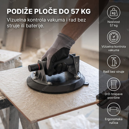 Vakumski držač prenosi staklenu ploču, ruke odrasle osobe u pokretu