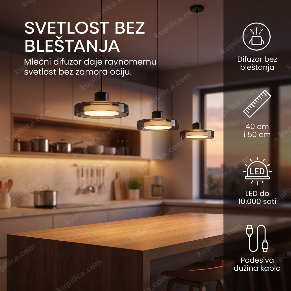Viseće lampe od dimljenog stakla iznad kuhinjskog ostrva sa toplim svetlom