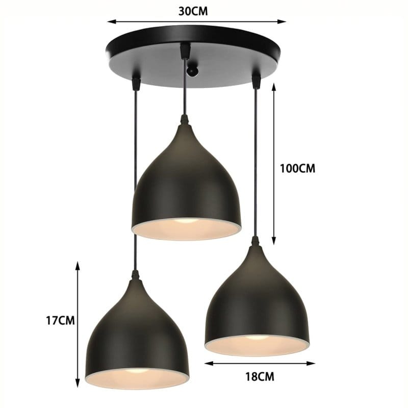 tri crna abažura viseće lampe u trouglastom rasporedu