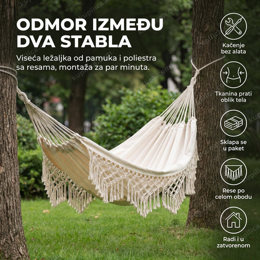 bela viseća ležaljka za baštu i dvorište okačena između dva stabla