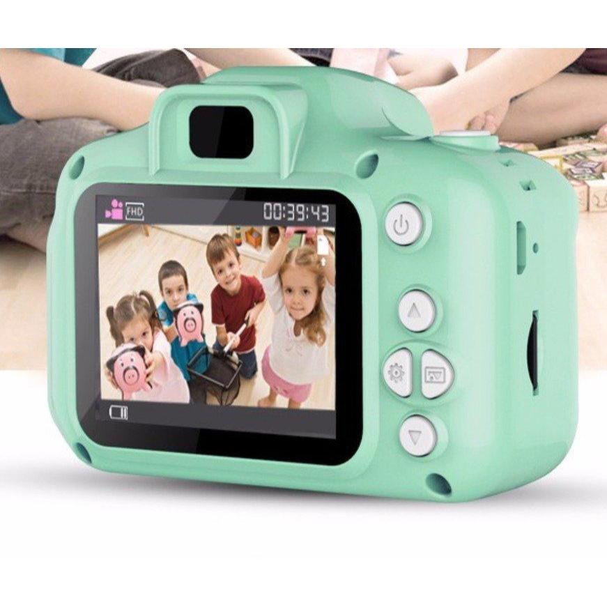zeleni dečiji digitalni fotoaparat — detalj 1