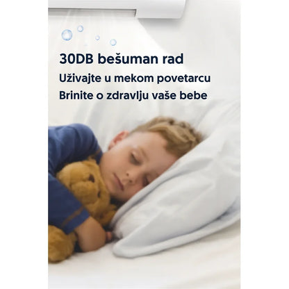 dete spava pored plišanog medveda dok zidna grejalica 2u1 radi bešumno na 30db