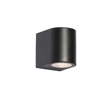 crna ovalna zidna lampa Baleno iz bliskog ugla