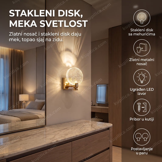 Zidna lampa sa staklenim diskom i zlatnim nosačem pored ogledala