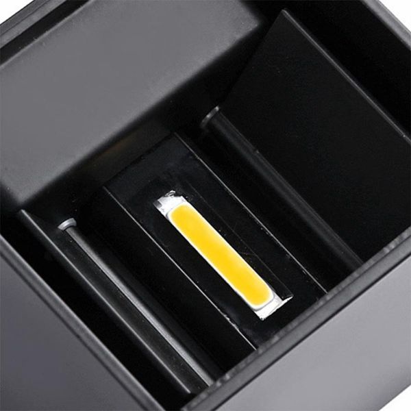 zidna LED lampa gore-dole — detalj 1