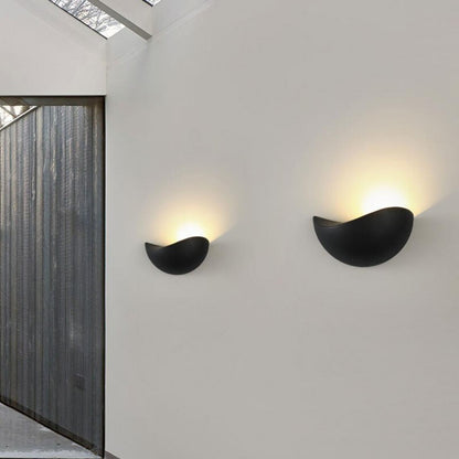 zidna LED lampa polumesec — detalj 3