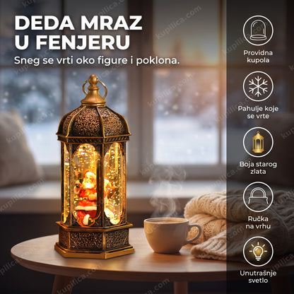 zlatni fenjer sa deda mrazom i poklonima na stolu pored šolje kafe i vunenog ćebeta